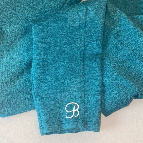 Bombshell 😍 - Picture 3 of 7